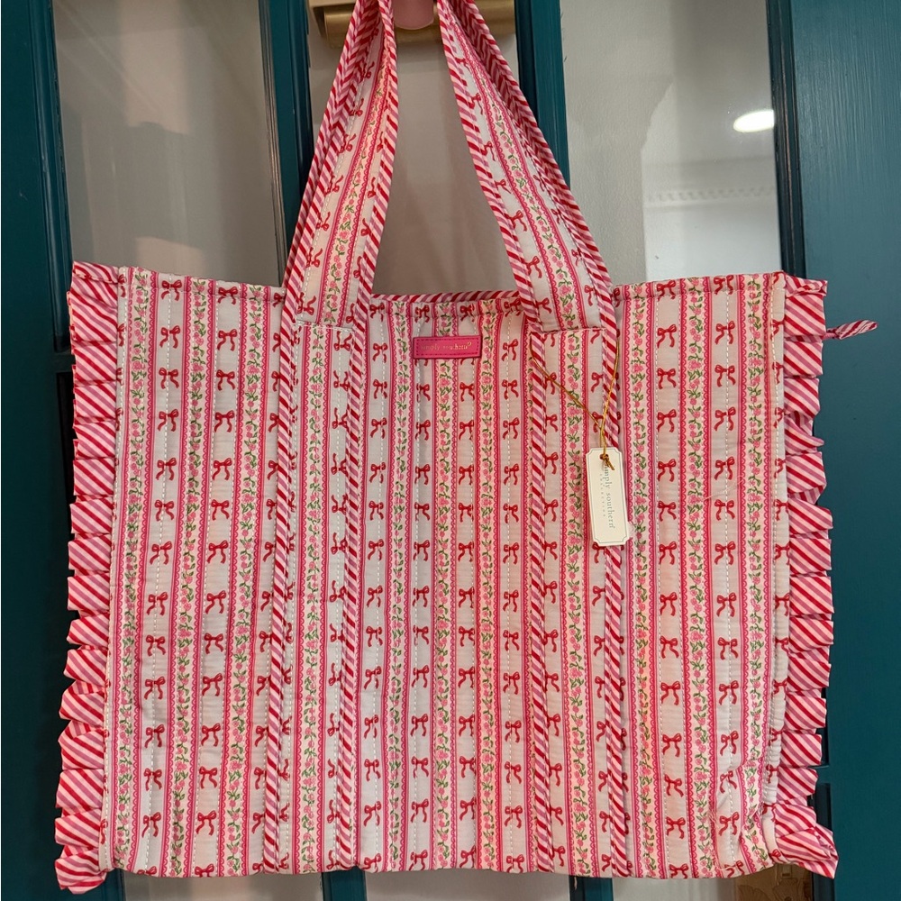 Simply Southern zipper tote with pink bow pattern